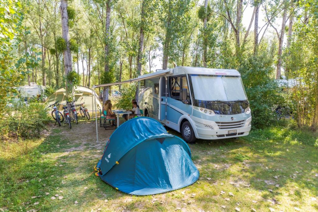 Camping Sites Et Paysages Les Saules Cheverny Camping Car Famille