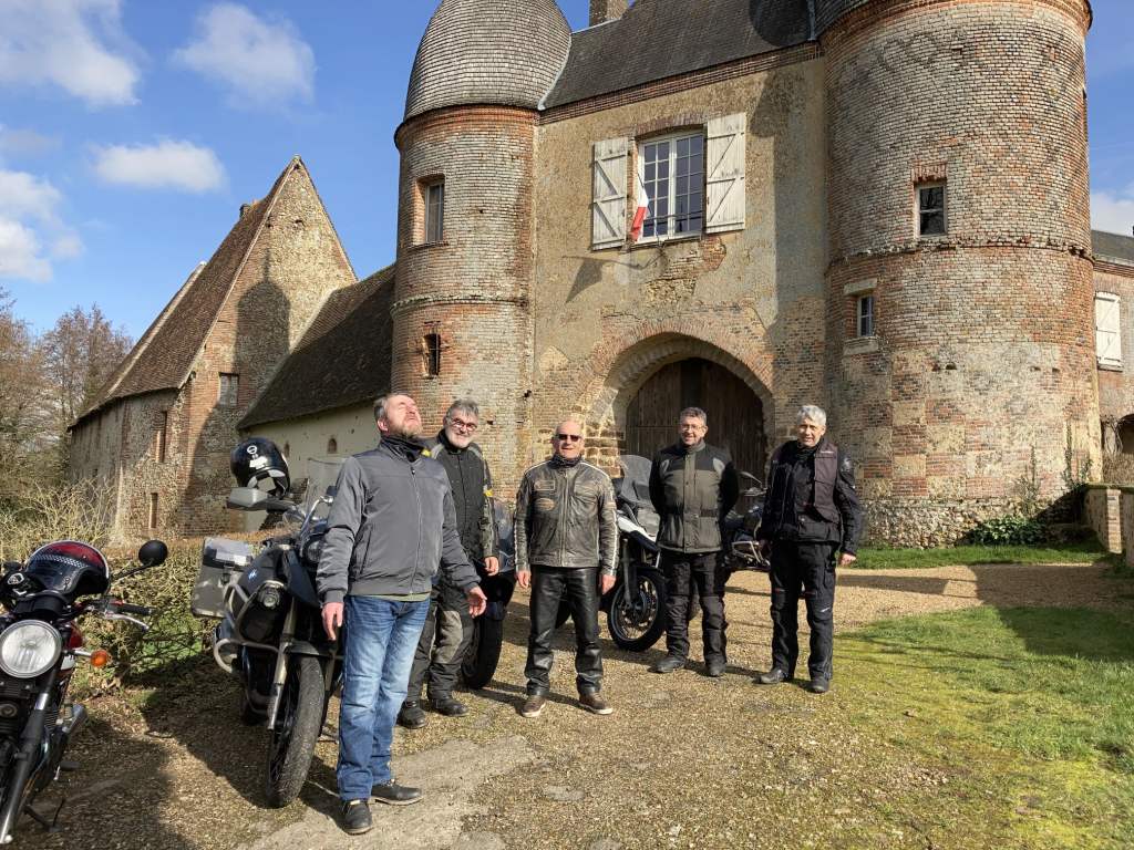 Read more about the article The chateaux with a motorbike